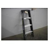 WERNER 4FT FIBERGLASS STEP LADDER (UNSUED)
