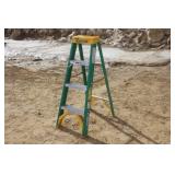 WERNER 4FT FIBERGLASS STEP LADDER