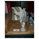 angel figurines, wood décor, glass candle décor