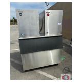 Hoshizaki ice making cube system, with two ice