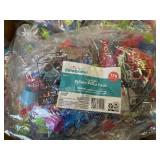35 Packsog 176 pcs  Party Favors Piï¿½ata Value Pack