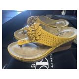 25 pairs New Alexis Bendel womenï¿½s wedge sandals