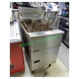 Pitco Frialator comm. deep fryer w/ 3 baskets