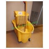 Commercial mop bucket