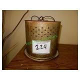 Decorative bucket lamp
