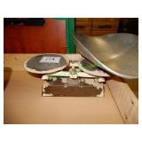 Bakers scale w/ metal scoop