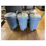 (3) Rubbermaid 20 Gallon Trash Cans (3) Rubbermaid 20 Gallon Trash Cans