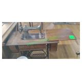 Singer Sewing Machine - Model G710962 Singer Sewing Machine - Model G710962