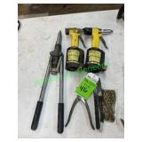 (2) Pneumatic Rivet Guns and Accessories (2) Pneumatic Rivet Guns and Accessories