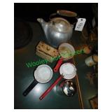 Antique Kettle & Cookware in Group