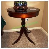 1930s Duncan Phyfe mahogany end table