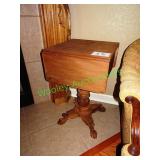 Drop leaf end table