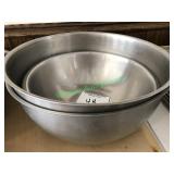 3 medium sized stainless steel mixing bowls
