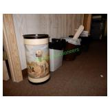 6 small waste baskets