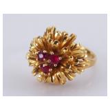 18K Gold Ladies Ring, Garnet Stones, Size 6, 8.97g