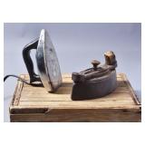 Antique Colebrookdale Clothes Iron+ (2)