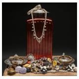 Vintage Costume Jewelry & Buttons