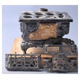1930s Kenton "Royal" Cast Iron Doll Toy Stove