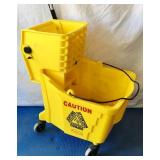 Mop Bucket & Ringer (Nearly New)