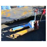 2 HYDRAULIC PALLET JACKS