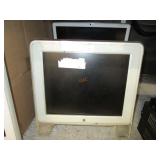 3 IMAC COMPUTERS, WHITE SIZES RANGE FROM APPROX. 1