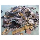 1 BAG W/ ASSORTED JEWELRY PIECES