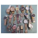 1 BAG W/GOLD TONE WATCHES: