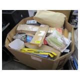 PALLET OF MISCELLANEOUS HOUSEHOLD ITEMS: SPIN MOP,