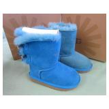 1 LOT W/UGG BOOTS