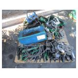 PALLET WITH HYDRAULIC PUMPS, TOOL BOX
