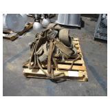A PALLET WITH SAFETY STRAPS