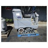 ADVANCE ADVENGER 2810D FLOOR SCRUBBER