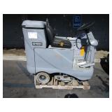 ADVANCE ADVENGER 2810 FLOOR SCRUBBER