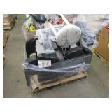 A PALLET WITH RECLINING CHAIRS