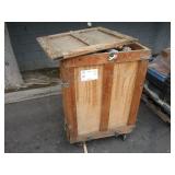 BOX WITH ASSORTED ANTIQUES