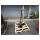 2 HYDRAULIC JACKS