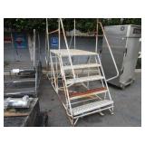 ROLLING STEP LADDER