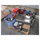 PALLET WITH MISCELLANEOUS ITEMS