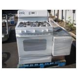 PALLET WITH GE OVEN STOVE COMBO & MICROWAVE