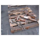 LOT WITH HYDRAULIC COMPACTOR, JACK & BREAKER TIPS