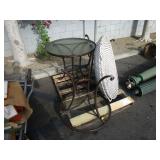 PALLET WITH 3 ROUNDED TABLES & 2 WICKER BASKETS