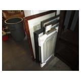 LOT WITH ASSORTED PICTURE FRAMES