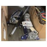 LOT WITH 2 HYDRAULIC JACKS