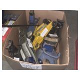 BOX WITH ASSORTED HYDRAULIC JACKS