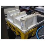 LOT WITH PLASTIC PALLET RACKS