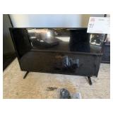 1 VIZIO FLAT SCREEN 1 VIZIO FLAT SCREEN