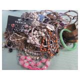 1 BAG W/JEWELRY 1 BAG W/JEWELRY