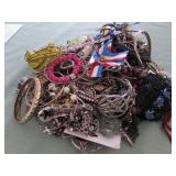 1 BAG W/JEWELRY: 1 BAG W/JEWELRY: