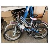 LOT WITH 3 BICYCLES: 1 LIGHT BLUE ROADMASTER, TREK