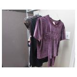 1 LOT W/ASSORTED CLOTHING 1 LOT W/ASSORTED CLOTHING